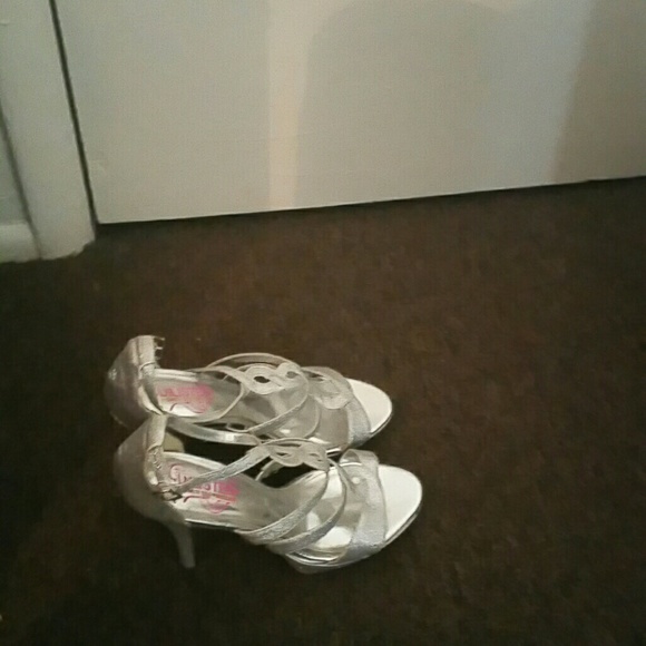 Heels - Picture 2 of 2