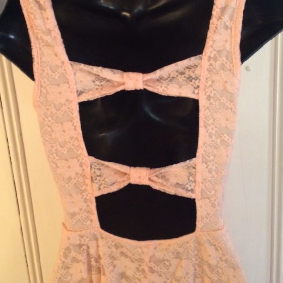 Floral dress 🌸🌺 - Picture 3 of 4