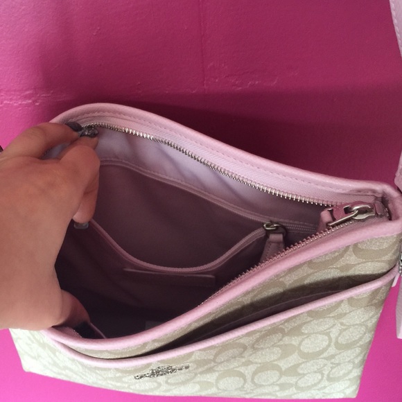 🌟NEW COACH CROSS BODY🌟 - Picture 2 of 4