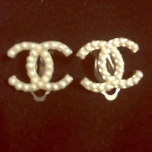 Chanel clip on earring