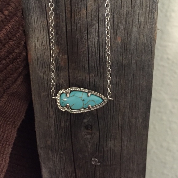 Kendra Scott necklace
