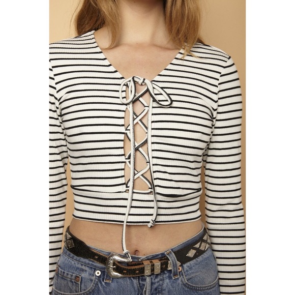 ❗️CLEARANCE❗️White Black Striped Lace Up Crop Top - Picture 4 of 4