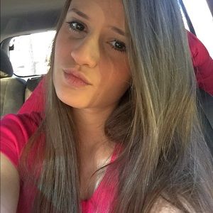 Meet your Posher, Larissa