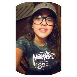 Meet your Posher, Maxins