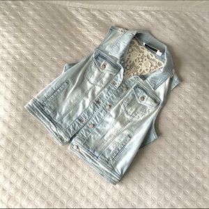 💝Anthropologie Light Washed Denim Vest