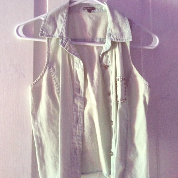 Acid wash tie-front crop top with stud pocket