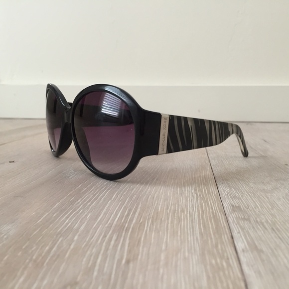 Michael Kors Cozumel round black white sunglasses