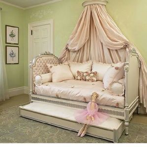 Meet your Posher, Nora