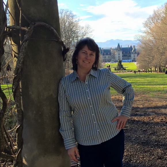 Meet your Posher, Julie - Picture 1 of 1
