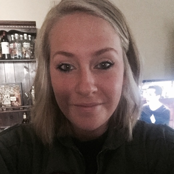 Meet your Posher, Kylie - Picture 1 of 1