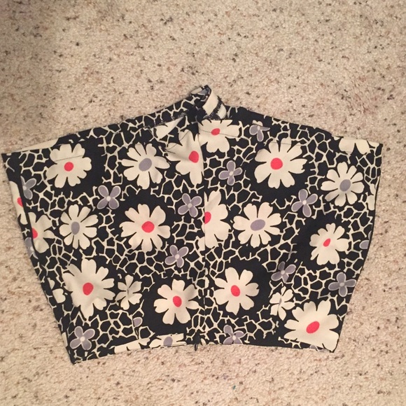 🇺🇸☀️🏖 Floral shorts! - Picture 3 of 4