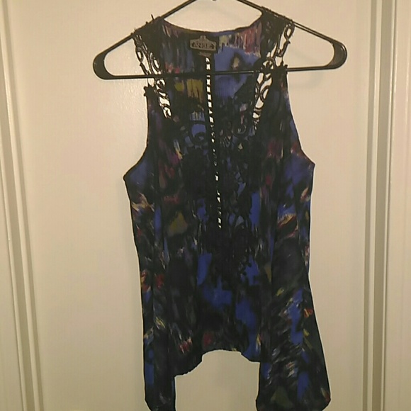 Multi-colored top with lace see-through v- neck