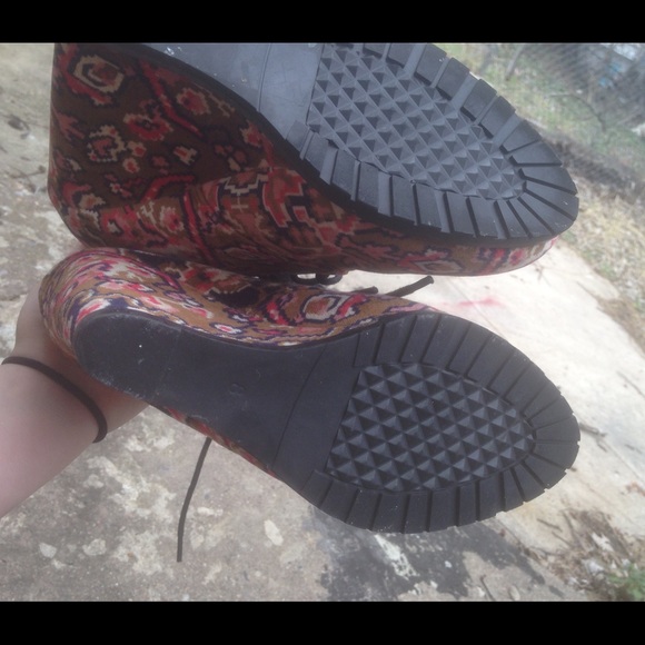 Kimchi Blue Floral Wedge Booties 🌺 - Picture 3 of 4