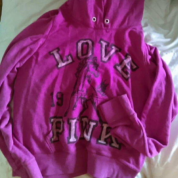 VS pink hoodie