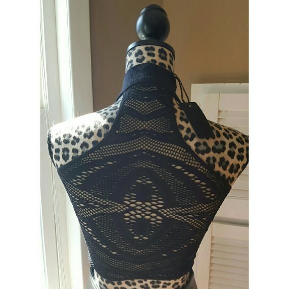 🎉HP🎉 Black mesh overlay crop top - Picture 2 of 4