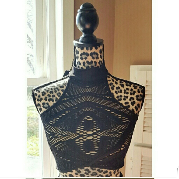 🎉HP🎉 Black mesh overlay crop top - Picture 3 of 4