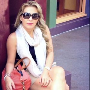 Meet your Posher, Claudia