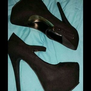 Platform black heels