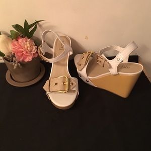 BAKER'S WHITE PLATFORM WEDGE HEELS