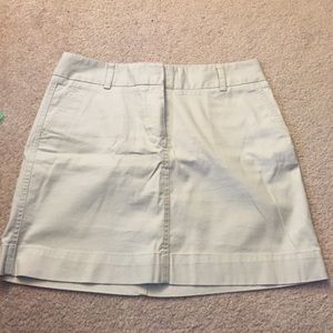 Vineyard Vines khaki skirt