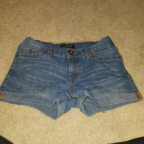 BUNDLE DEAL!!🔥  Jordache shorts, two tee shirts