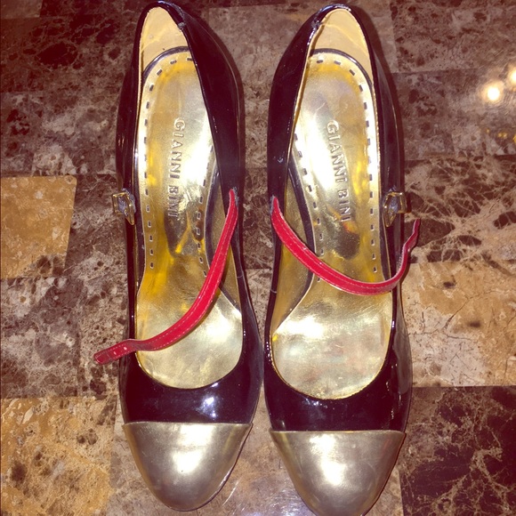 Only worn once to a wedding. - Picture 1 of 3