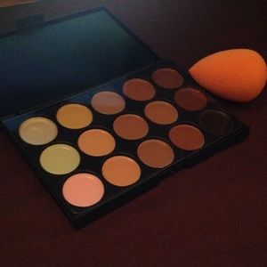 Contour palette w/ beauty blender
