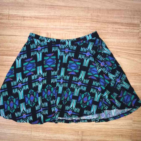 Cute flowy TRIBAL SKIRT - Picture 1 of 1