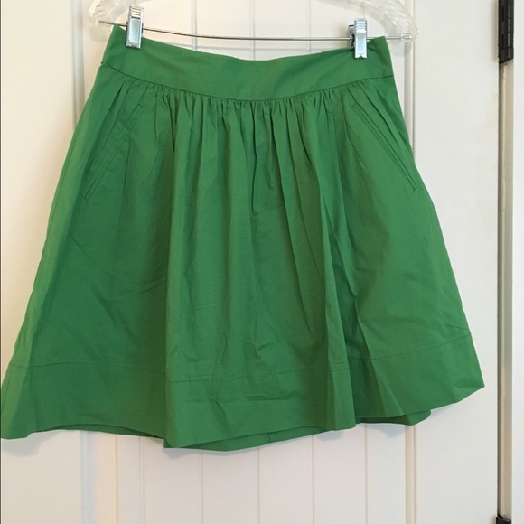 Kelly green full skirt with pockets