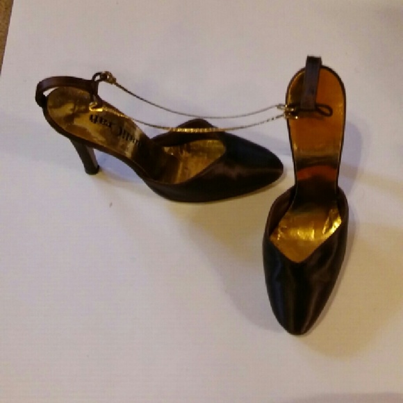 Sexily "Hangin' by a Golden" Ankle Chain