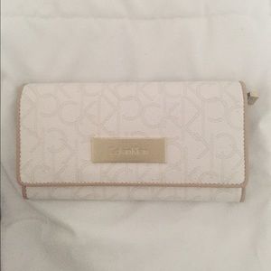 Calvin Klein Wallet 😍 (White)