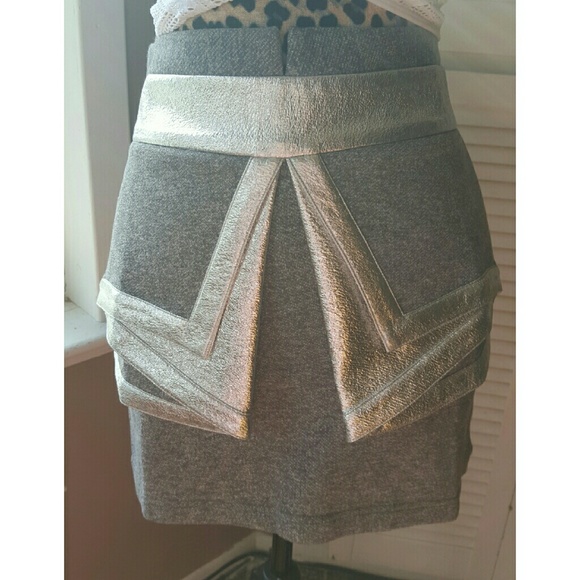 🎉HP🎉 Gray silver peplum mini skirt - Picture 2 of 4