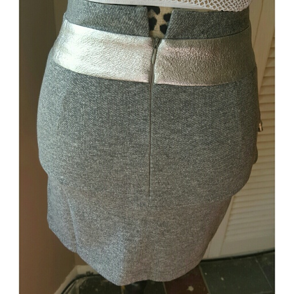 🎉HP🎉 Gray silver peplum mini skirt - Picture 3 of 4