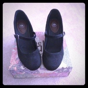The Sak Black Wedges