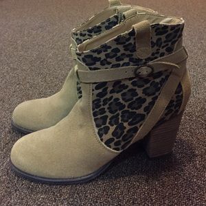 American eagle ankle boots. Size 9.5