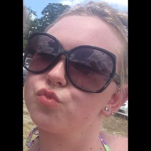 Meet your Posher, Mackenzie