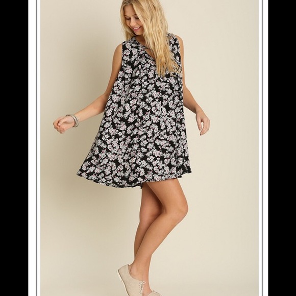 ๐ PRICE DROPPIN! ๐ Floral Cape Shirtdress NWT - Picture 3 of 4