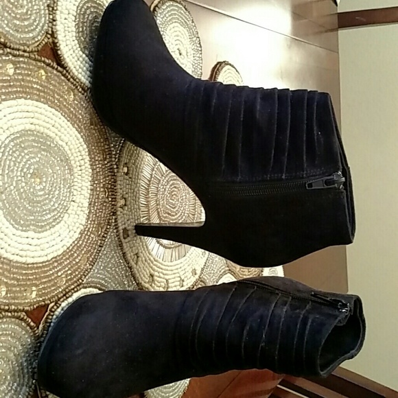 Kelly &Katie platform ankle booties