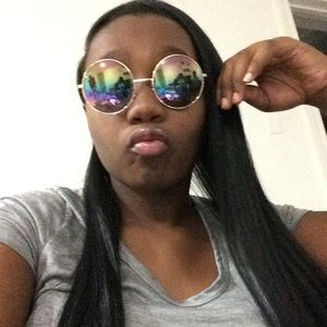 Meet your Posher, Tiara