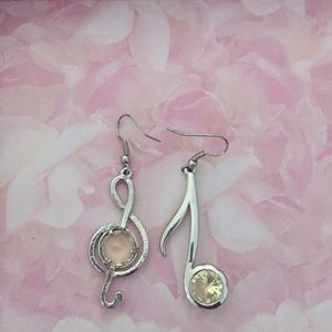 Fun music note earring
