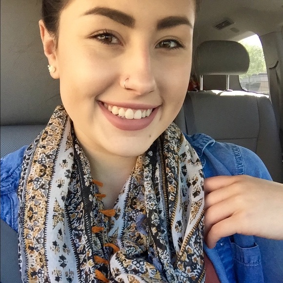 Meet your Posher, Julia