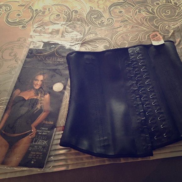 Ann Chery waist cincher . Size 36, black,3 hook.