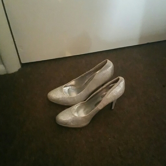 Heels - Picture 2 of 2