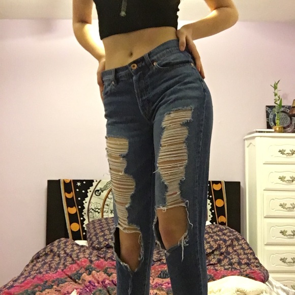 Bullhead Ripped Boyfriend Jeans