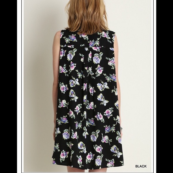 ๐ถ FLASH SALE! ๐ถ Floral Lace Cape Shirtdress NWT - Picture 3 of 3