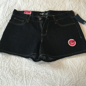 NWT Old Navy "The Flirt" shorts size 6