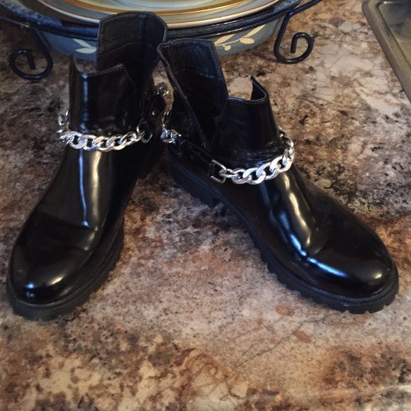Chain ankle boots