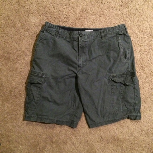 IZOD: Men's Shorts