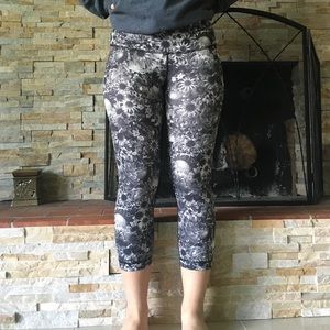 FLORAL LULULEMON CROPS