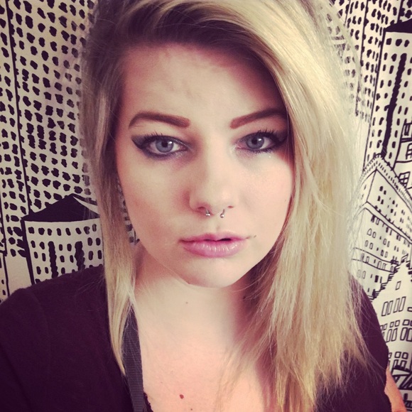 Meet your Posher, Cora - Picture 3 of 6